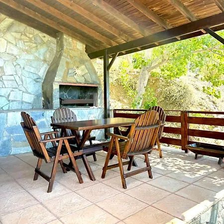 Apokas Villa *